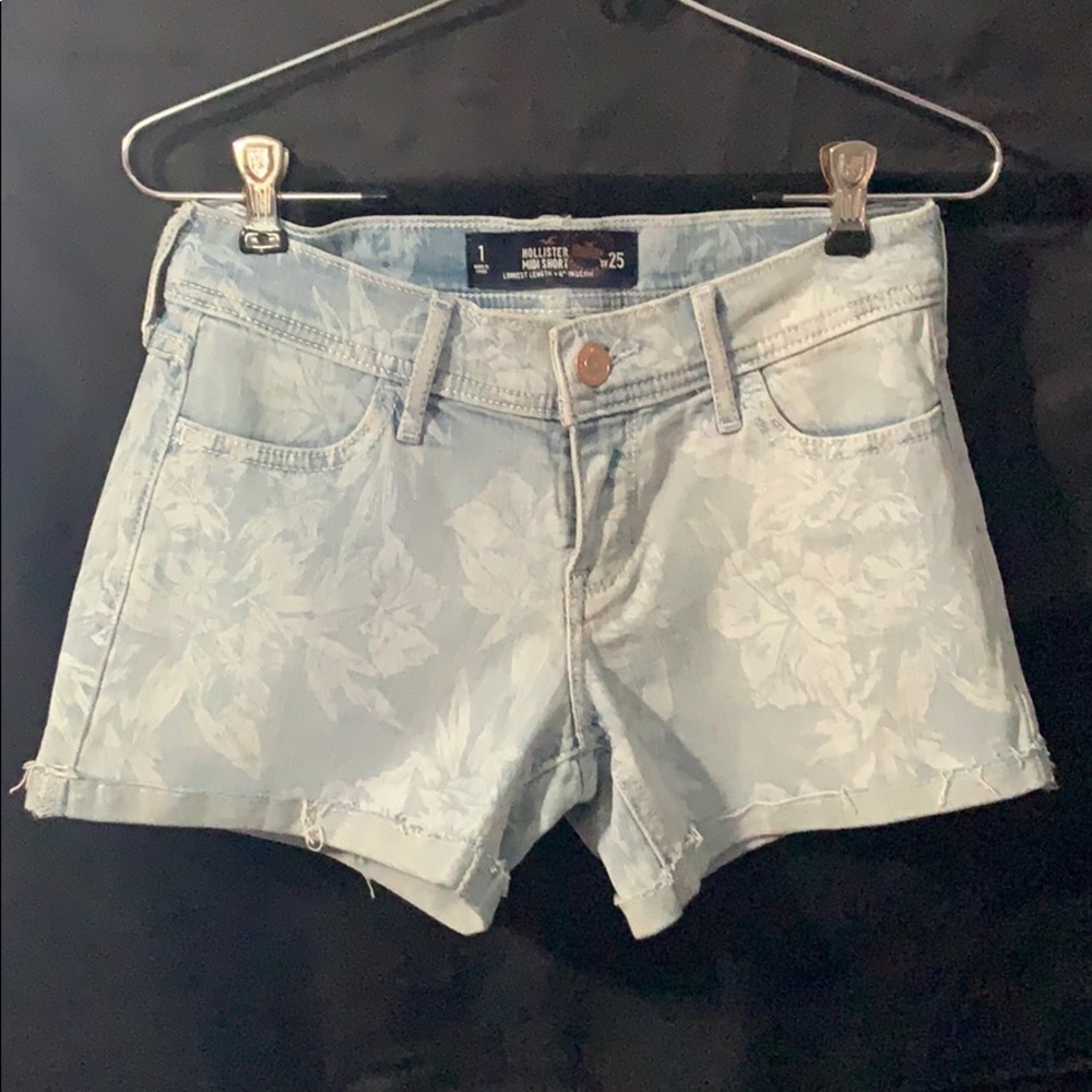 Hollister light floral print shorts